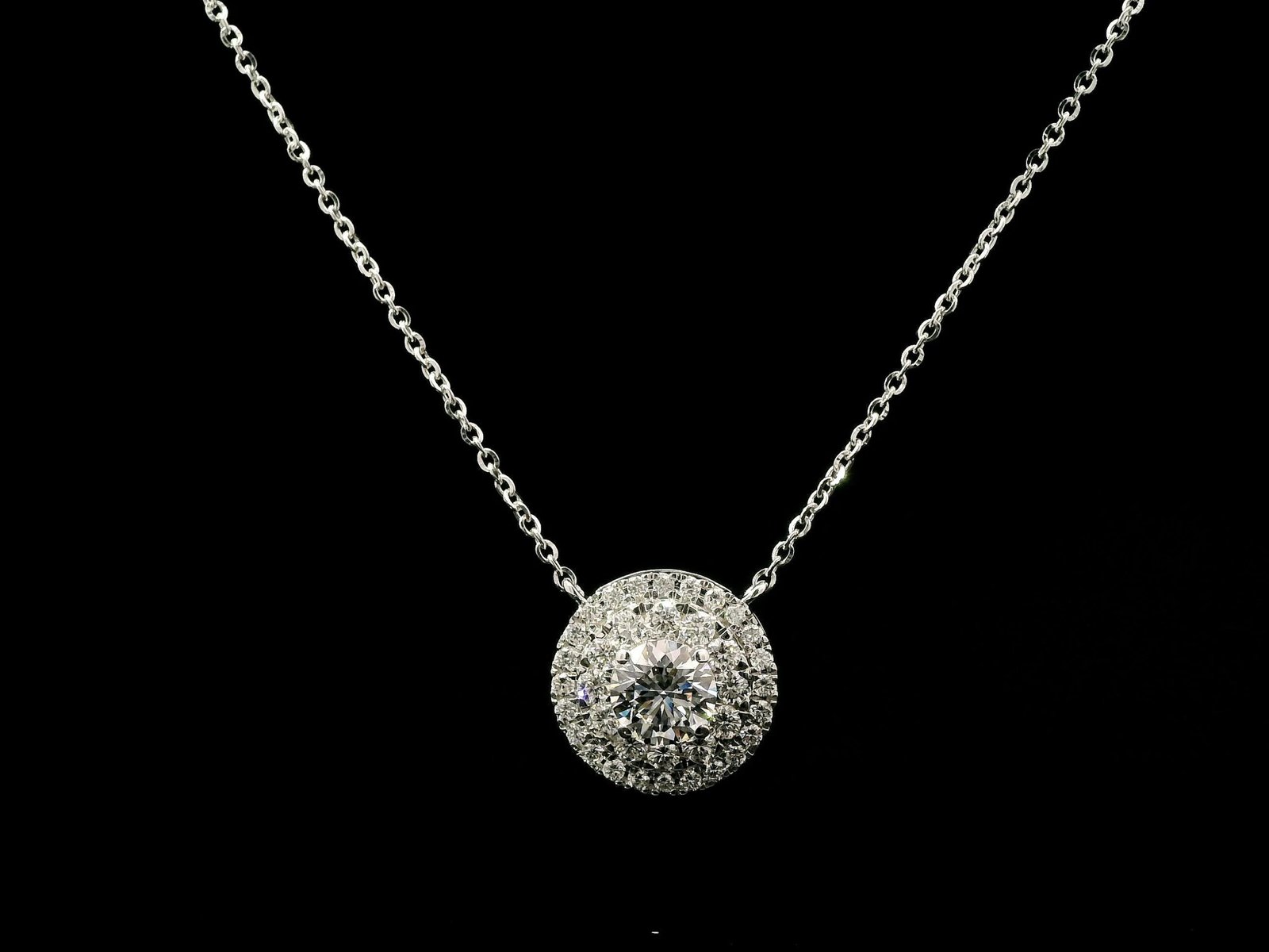 White Gold Brilliant Round Shape Pendant